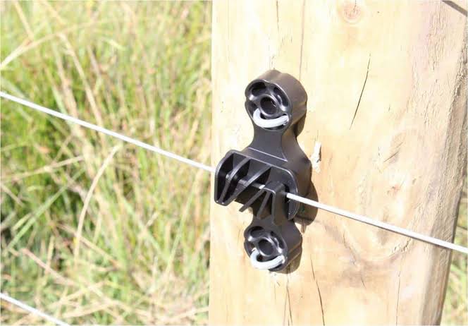 Woodpost Staple On Insulator (Pack of 50)